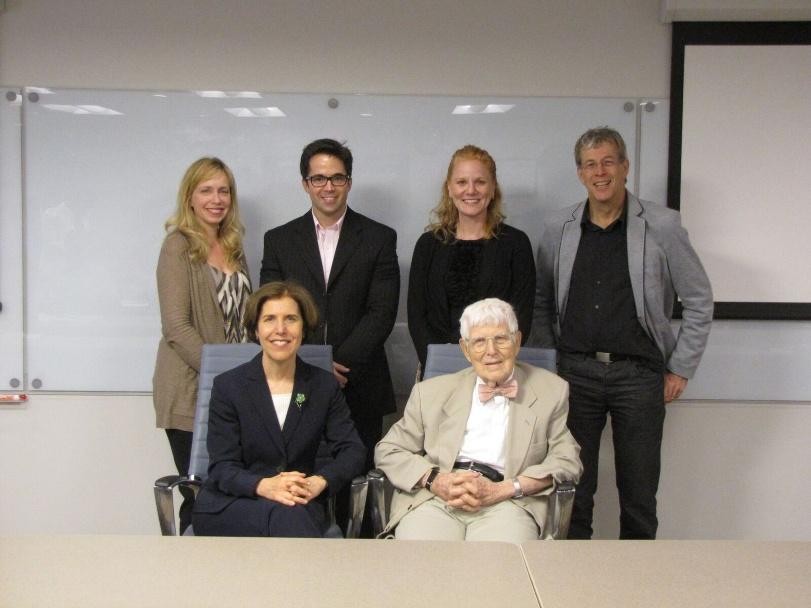 Aaron Beck ผู้บุกเบิก Cognitive Therapy ในภาพร่วมกับนักวิชาการ