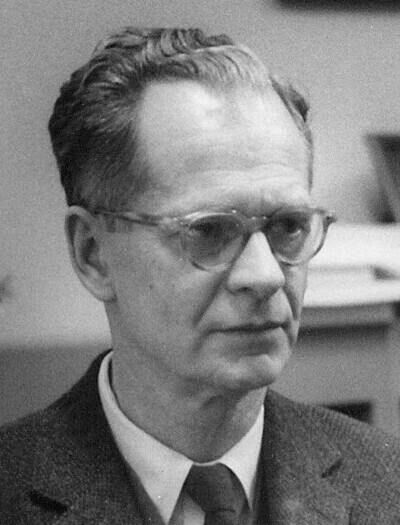 B. F. Skinner นักจิตวิทยาสาย Behaviorism และ Operant Conditioning